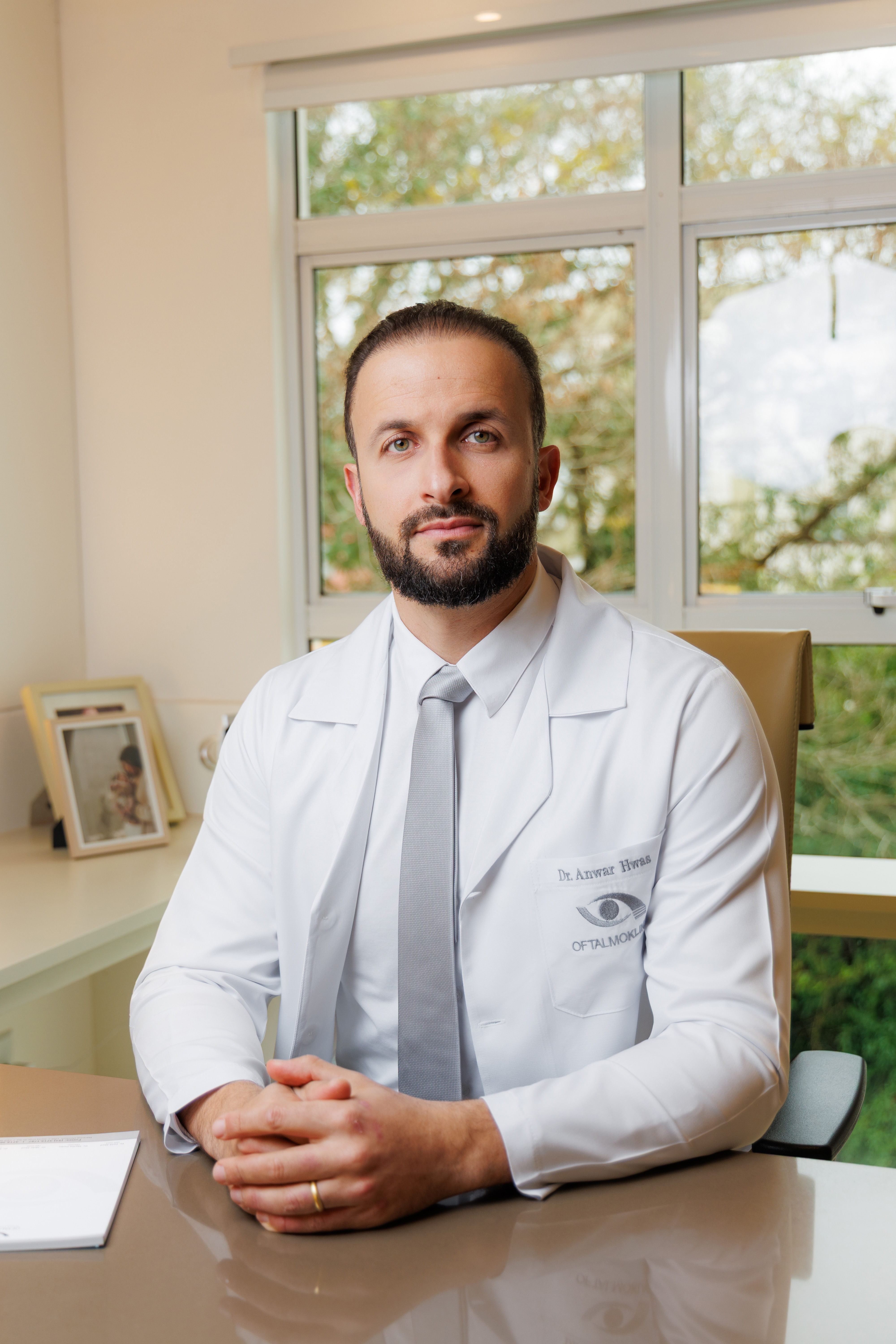 Dr. Anwar Hwas